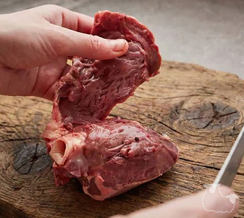 3.���̃t���b�v�̐悪���Α��ŐS���{�̂Ǝ��R�ɂȂ����Ă���Ƃ���ŁA�Ȃ���ڂɉ����Đ؂藣���Ď�菜���܂��B