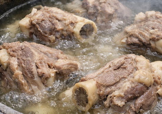 ���ɂ̈����Z�B1���N�̗��j���A���Ɖ������Ŗ��키�B