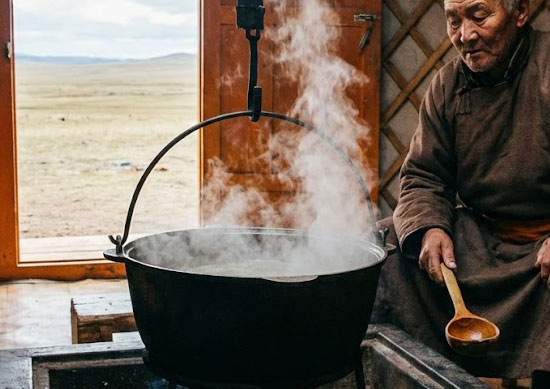 ���ɂ̈����Z�B1���N�̗��j���A���Ɖ������Ŗ��키�B