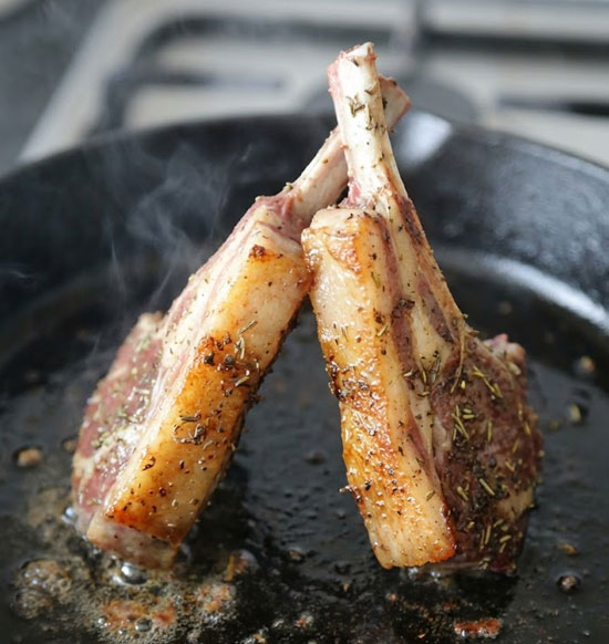 �܂��͔w�������������莉�o��